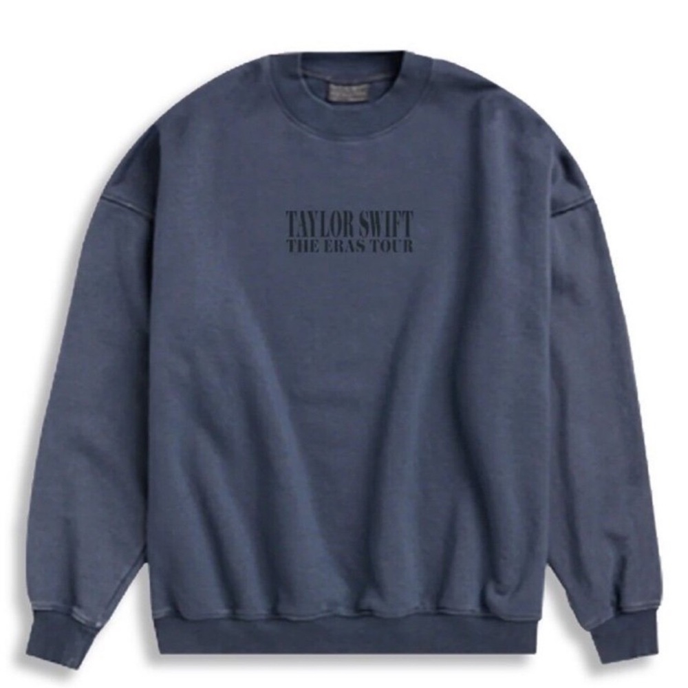 NWT Taylor Swift Blue Eras Tour Crewneck Version One (unavaible online) size med